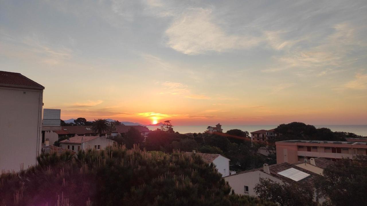 Appartement Lumineux Vue Mer Fréjus 外观 照片